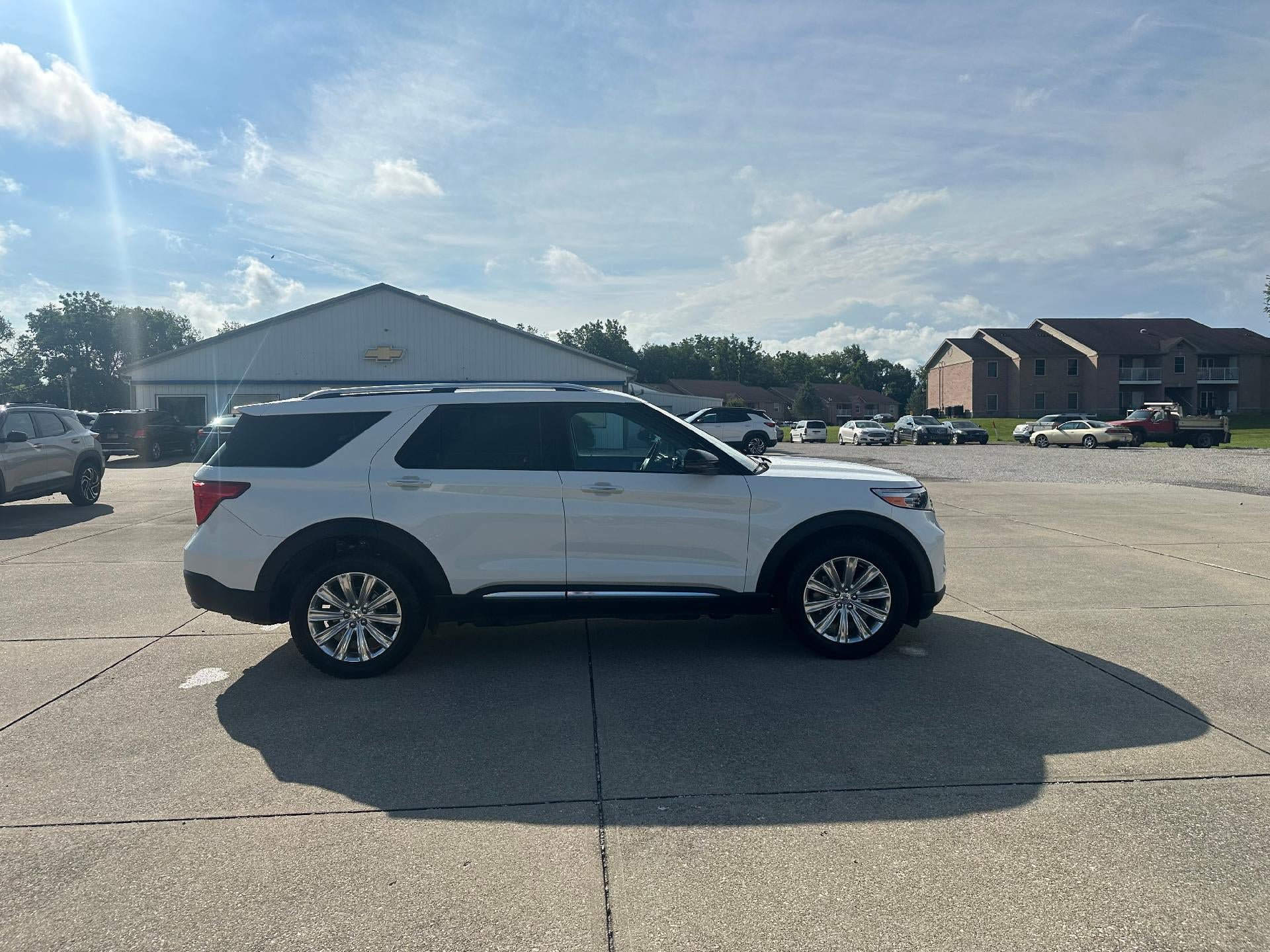 Used 2022 Ford Explorer Limited w/ Equipment Group 301A AWD/4WD image 5