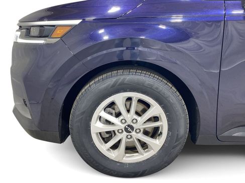 Used 2024 Kia Carnival LX FWD image 18