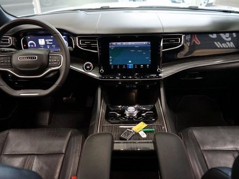 Used 2022 Jeep Wagoneer Series III w/ Flexible Seating Group image 45