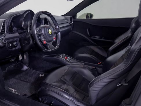 Used 2012 Ferrari 458 Italia Coupe RWD image 4