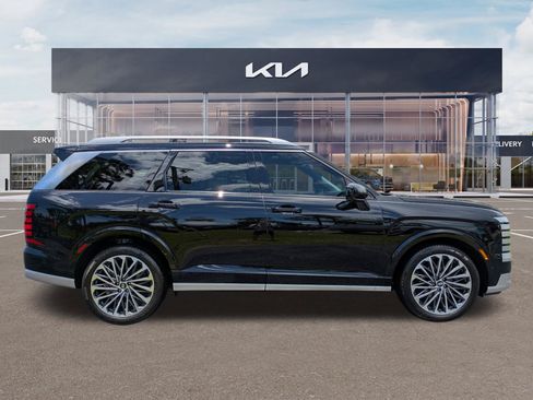 Used 2026 Hyundai Palisade Calligraphy FWD image 3