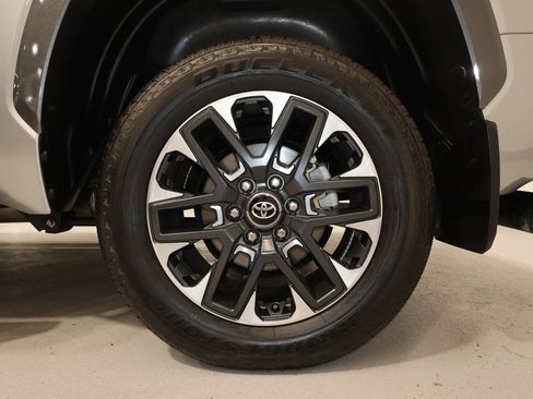 Used 2025 Toyota Tundra Limited AWD/4WD image 34