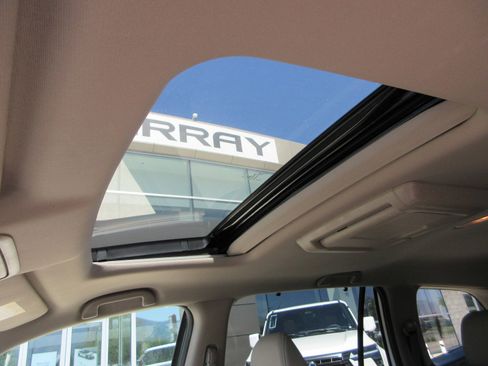 Used 2016 Honda Pilot Touring image 16