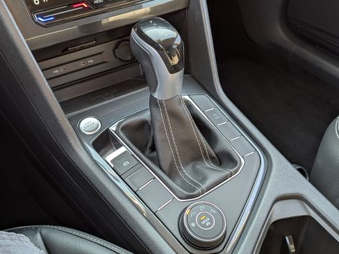 Certified 2024 Volkswagen Tiguan SE image 24