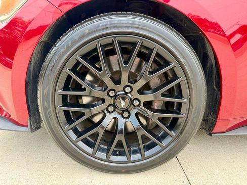 Used 2017 Ford Mustang GT w/ GT Performance Package RWD image 29