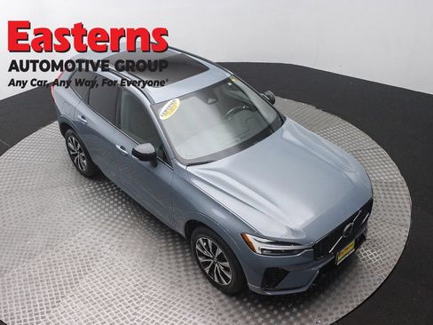 Used 2023 Volvo XC60 B5 Plus AWD/4WD image 3