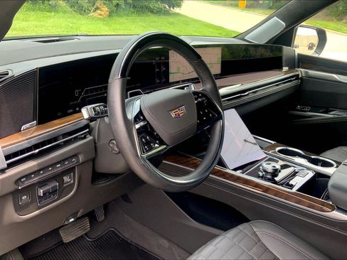 Certified 2025 Cadillac Escalade Sport Platinum AWD/4WD image 15