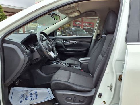 Used 2018 Nissan Rogue SV image 13