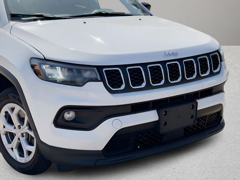 Used 2024 Jeep Compass Latitude AWD/4WD image 25