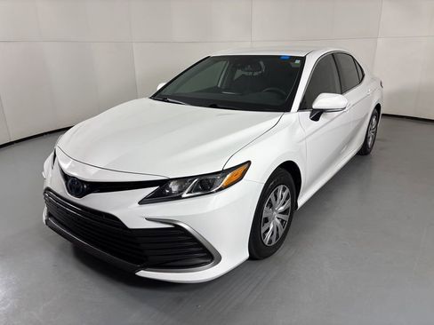 Used 2023 Toyota Camry LE FWD image 5