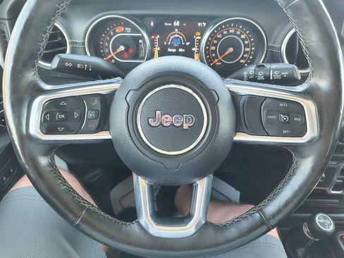 Used 2018 Jeep Wrangler Unlimited Sahara AWD/4WD image 24