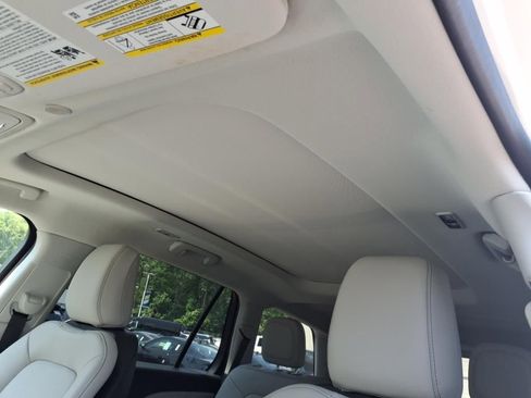 New 2025 Lincoln Aviator AWD w/ Jet Appearance Package image 17