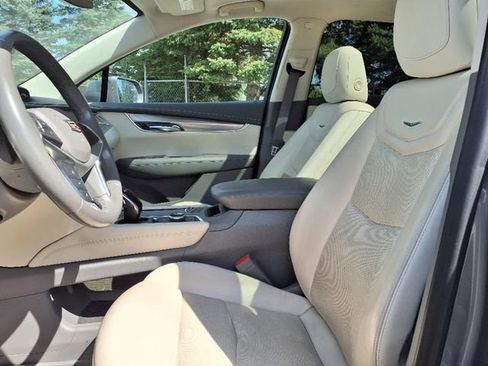 Used 2020 Cadillac XT5 Premium Luxury image 12