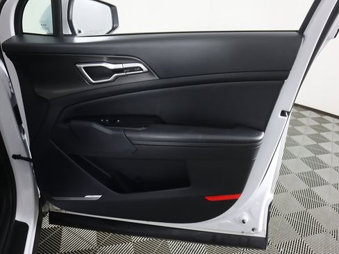 Used 2024 Kia Sportage EX image 23