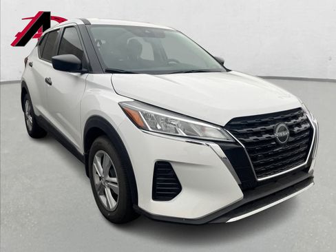 Used 2025 Nissan Kicks Play S image 4