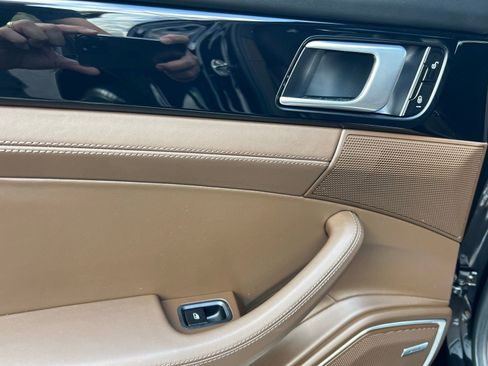 Used 2018 Porsche Panamera 4S image 53