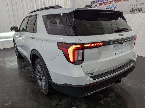 Used 2026 Ford Explorer Active w/ Active Comfort Package AWD/4WD image 11