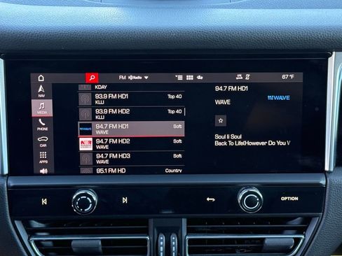 Used 2022 Porsche Macan w/ Premium Package Plus image 26