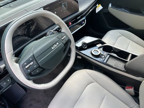 New 2025 Kia EV6 Wind RWD image 10