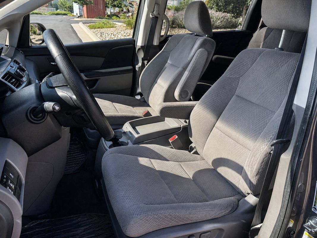 Used 2017 Honda Odyssey SE image 12