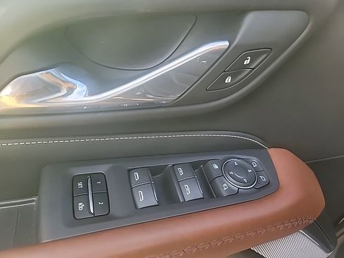 Used 2023 GMC Yukon Denali Ultimate image 15