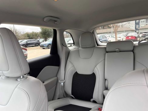 Used 2021 Jeep Cherokee Latitude Plus image 28