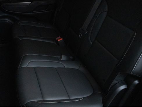 Used 2023 GMC Acadia SLT w/ Elevation Edition FWD image 26