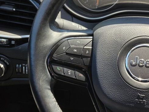 Used 2019 Jeep Cherokee Latitude Plus AWD/4WD image 22