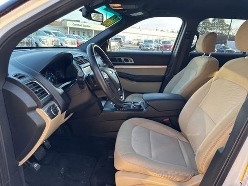 Used 2016 Ford Explorer XLT w/ Equipment Group 201A image 15
