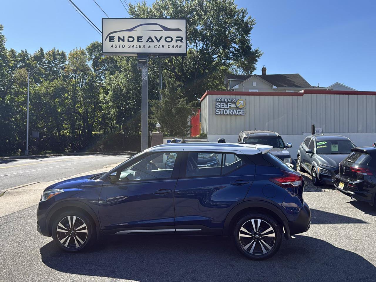 Used 2019 Nissan Kicks SR w/ SR Premium Package FWD image 4