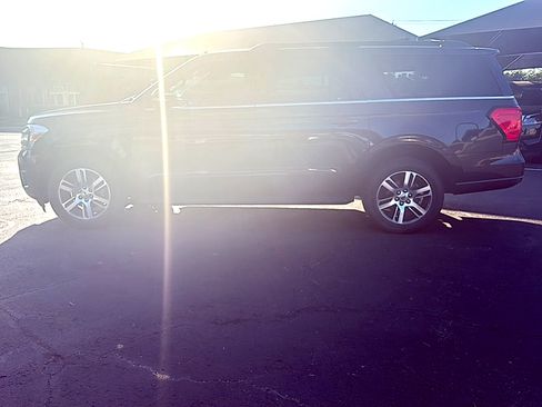 Used 2024 Ford Expedition Max XLT RWD image 4