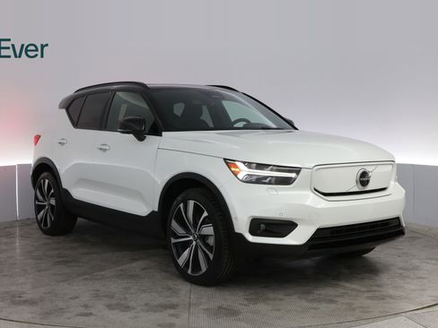 Used 2022 Volvo XC40 P8 Recharge Ultimate AWD/4WD image 13