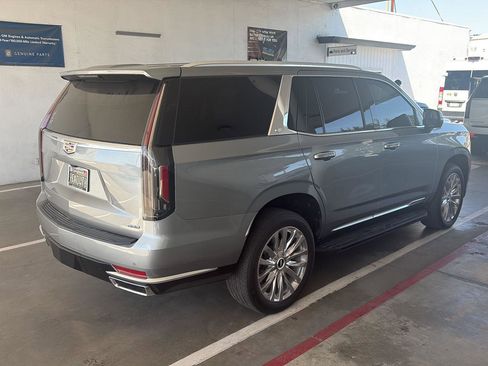 Used 2023 Cadillac Escalade Premium Luxury AWD/4WD image 2