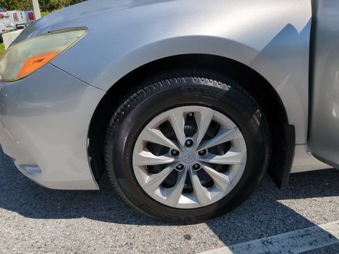 Used 2015 Toyota Camry LE FWD image 26