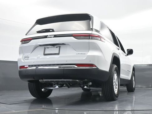 Used 2025 Jeep Grand Cherokee Laredo image 29