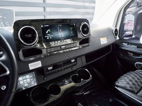 Used 2019 Mercedes-Benz Sprinter 144 image 58