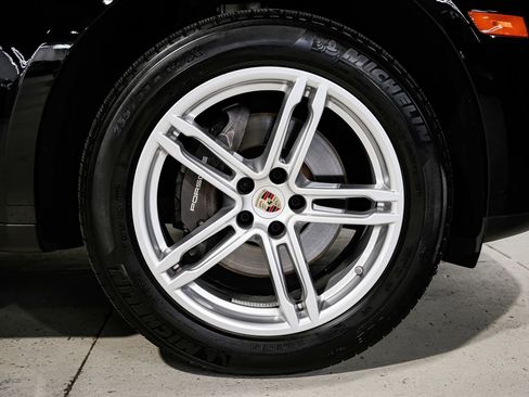 Used 2024 Porsche Macan AWD/4WD image 51