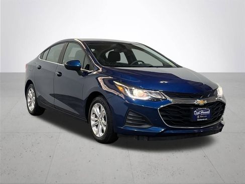 Used 2019 Chevrolet Cruze LT w/ Convenience Package image 8