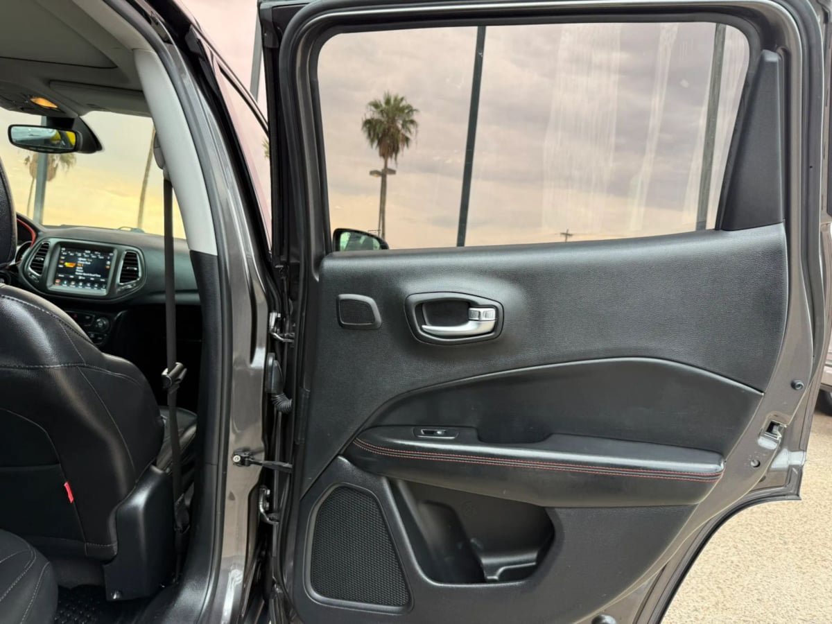 Used 2019 Jeep Compass Trailhawk w/ Leather Interior Group AWD/4WD image 33