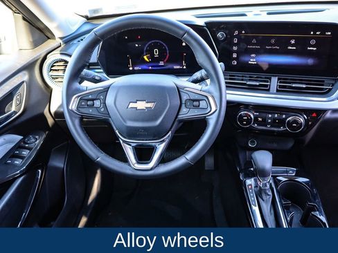 Used 2025 Chevrolet Trax LT w/ LT Convenience Package image 20