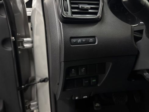 Used 2017 Nissan Rogue SV w/ SV Family Package image 34