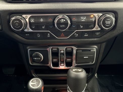 Used 2024 Jeep Wrangler Unlimited Sport AWD/4WD image 15