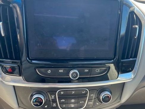 Used 2018 Chevrolet Traverse LT w/ LPO, 'HIT The Road' Package AWD/4WD image 8