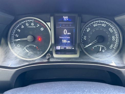 Used 2020 Toyota Tacoma TRD Off-Road w/ Technology Package AWD/4WD image 15
