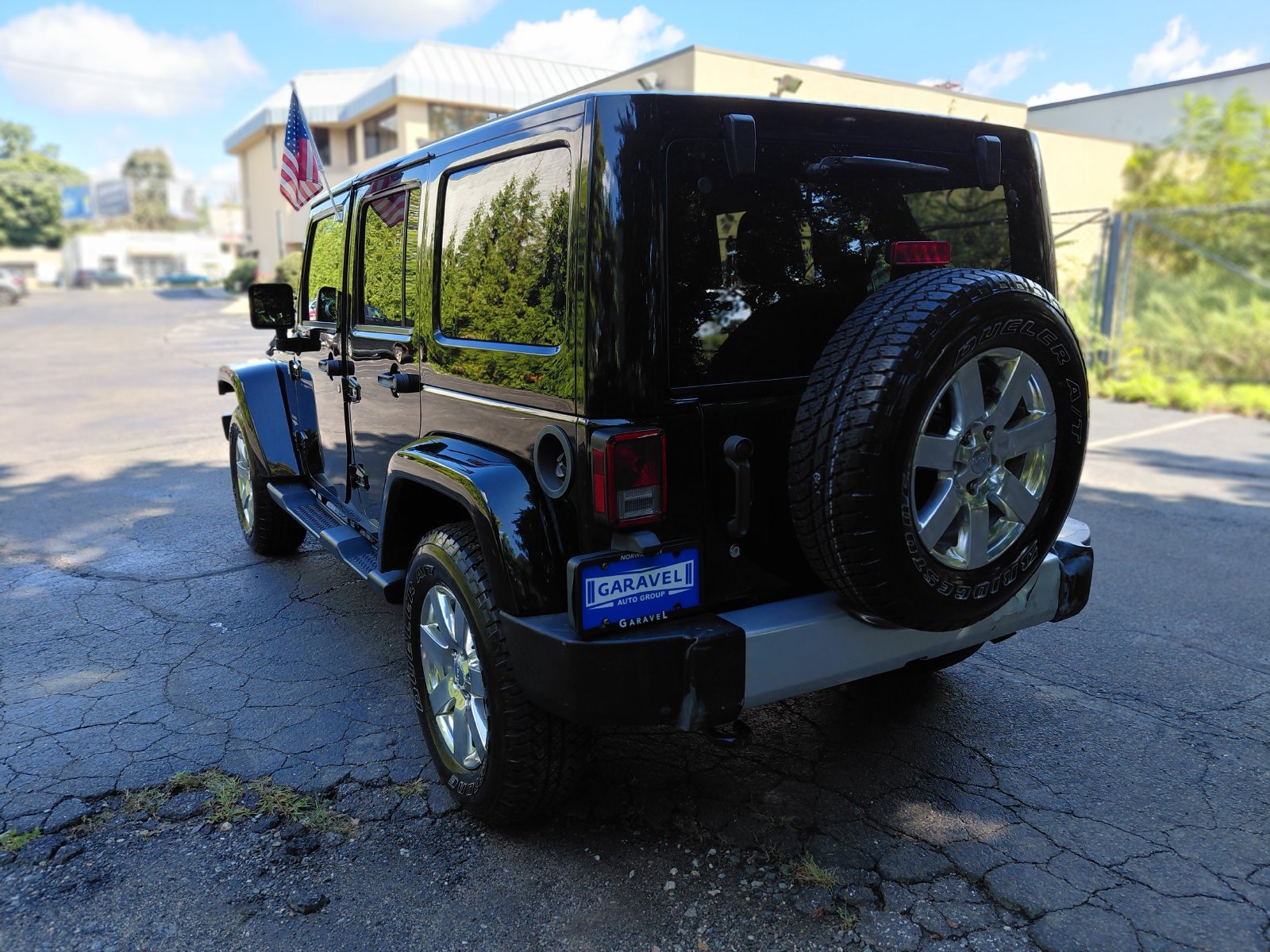 Used 2015 Jeep Wrangler Unlimited Sahara w/ Dual Top Group AWD/4WD image 26
