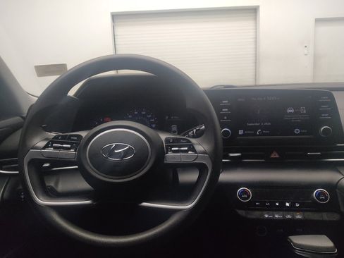 Used 2021 Hyundai Elantra SEL FWD image 22