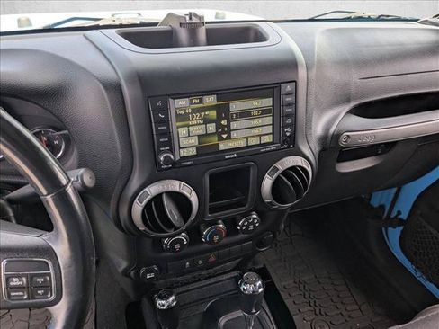 Used 2017 Jeep Wrangler Unlimited Sport w/ Connectivity Group AWD/4WD image 12