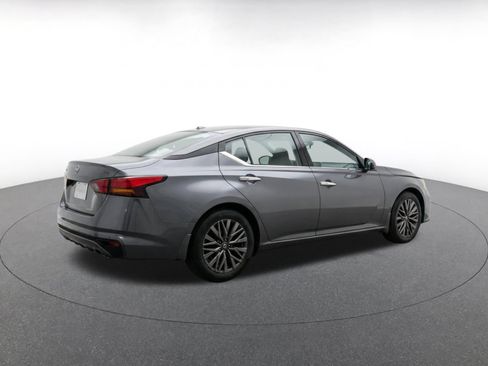 Used 2025 Nissan Altima 2.5 SV FWD image 7