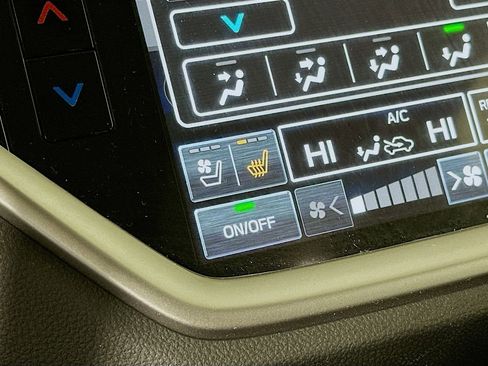 Certified 2025 Subaru Ascent Touring image 28