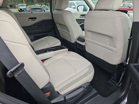 Used 2024 Nissan Pathfinder SL w/ SL Premium Package image 14